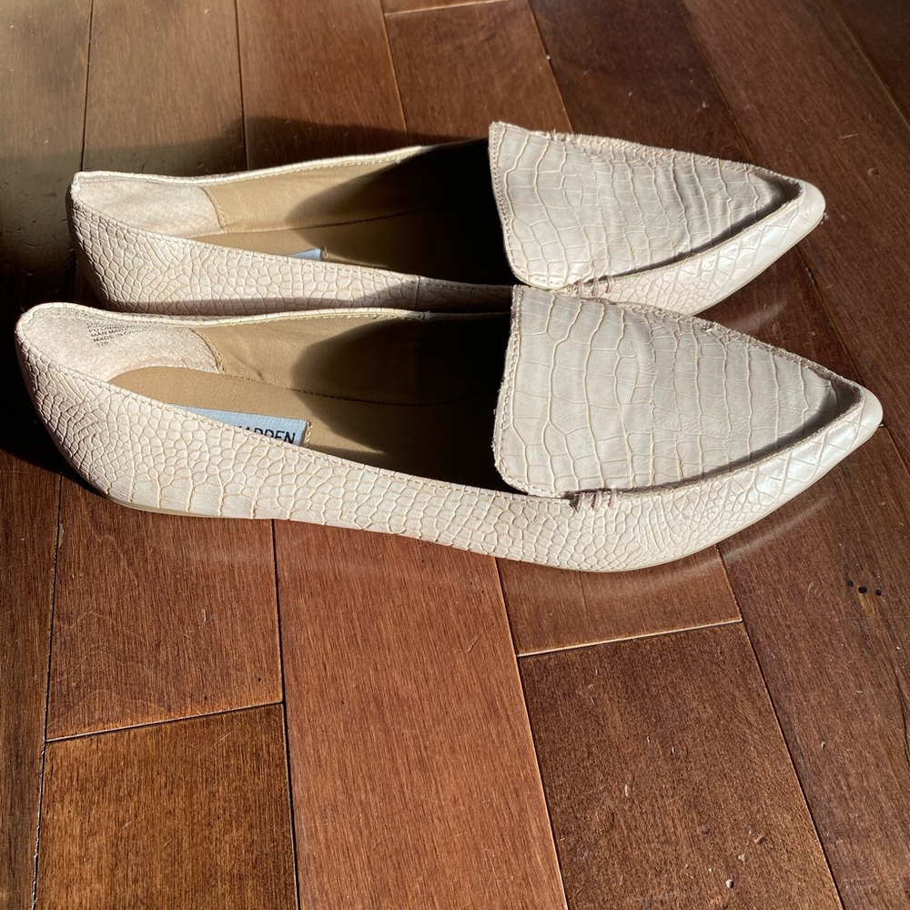Steve Madden Feather 10M very light pink flats beige color